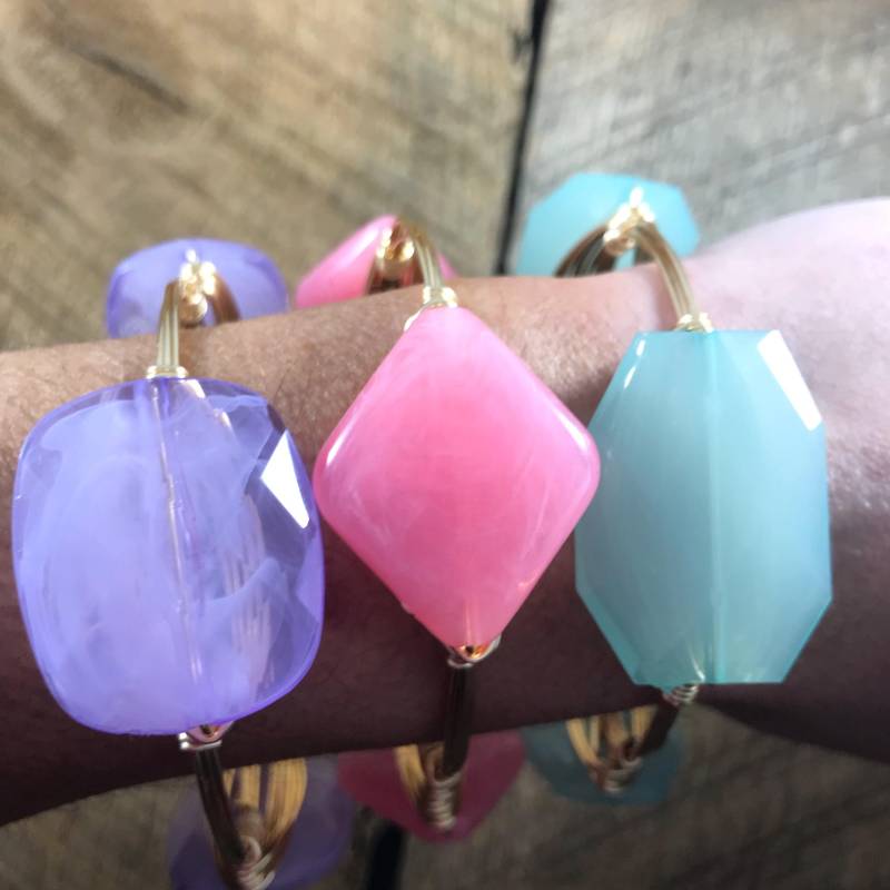Lila Acryl Armreif, Bead Bourbon Und Boweties Inspiriert, Lavendel Frühlingsarmreif, Osterarmreif Lila Acryl Armreif, Bead Bourbon Und Boweties Inspiriert, Lavendel Frühlingsarmreif, Osterarmreif von Immeasurablymore2