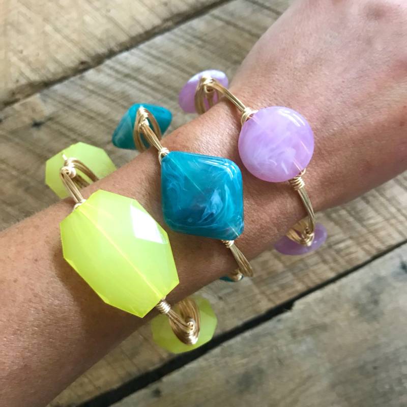 Lila Acryl Armreif, Lila Perle Bourbon Und Boweties Inspiriert, Leichte Lavendel Armreif von Immeasurablymore2