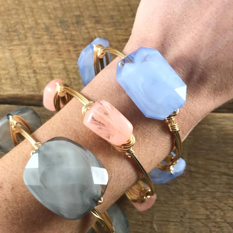 Pfirsich Acryldraht Armreif, Perlen Bourbon Und Boweties Inspiriert, Acryl Armreif von Immeasurablymore2