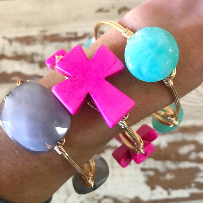 Rosa Kreuz Wire Wrap Armreif, Bead Bourbon Und Boweties Armreif Rosa Kreuz Wire Wrap Armreif, Bead Bourbon Und Boweties Armreif von Immeasurablymore2