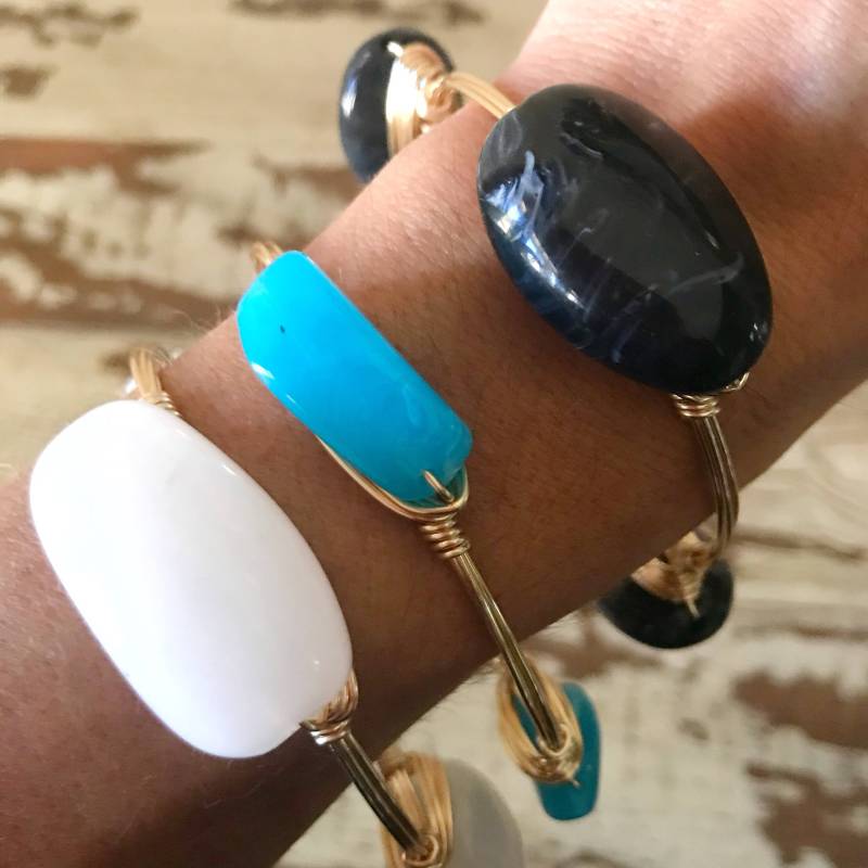 Schwarzer Acryl Wire Wrap Armreif, Schwarzer Bead Bourbon Und Boweties Inspiriert, Uga Armreif Schwarzer Acryl Wire Wrap Armreif, Schwarzer Bead Bourbon Und Boweties Inspiriert, Uga Armreif von Immeasurablymore2