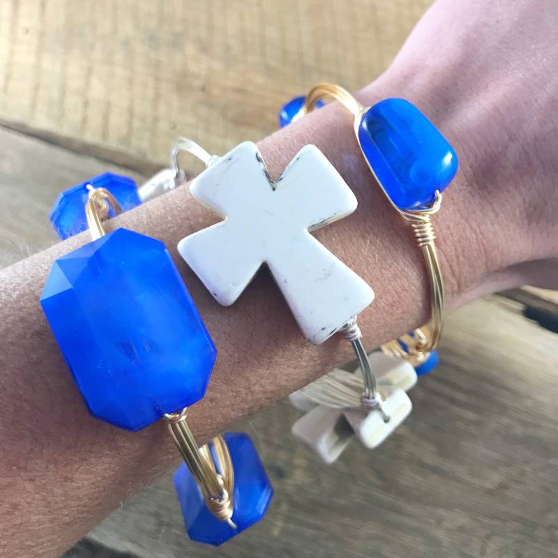 Weißes Kreuz Drahtarmreif, Weißes Armreif, Bourbon Und Boweties Inspiriert, Bead Armreif Weißes Kreuz Drahtarmreif, Weißes Armreif, Bourbon Und Boweties Inspiriert, Bead Armreif von Immeasurablymore2