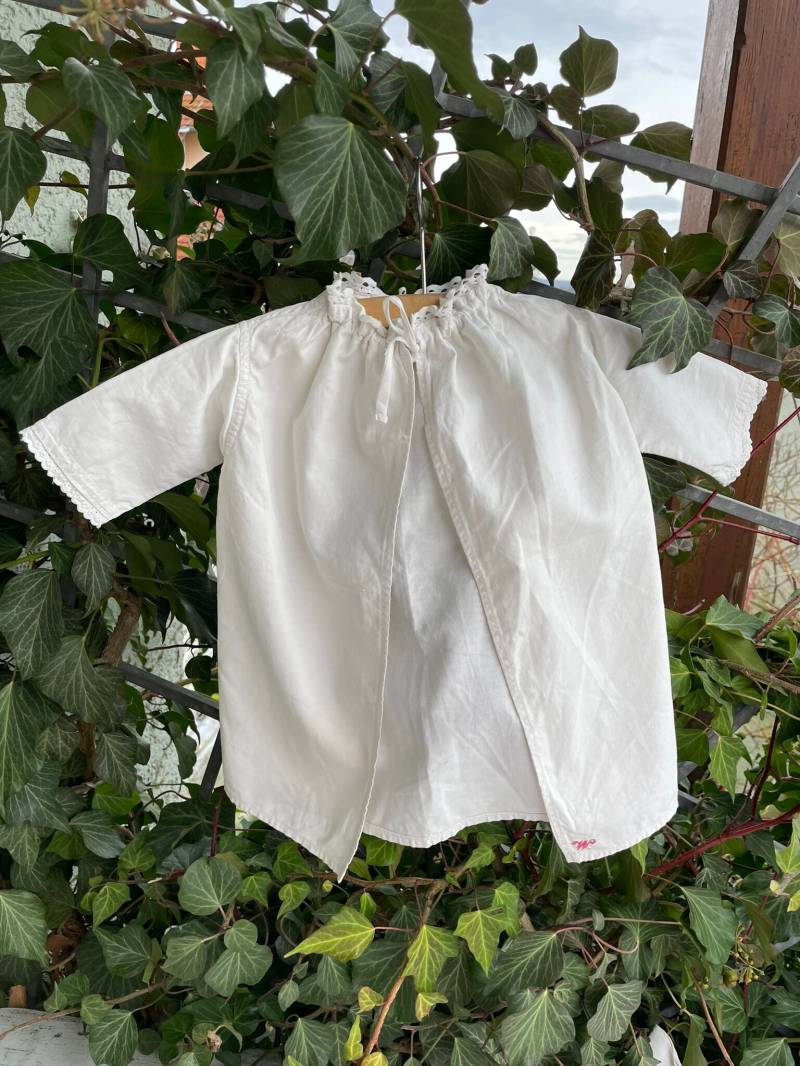 Altes Baby Hemdchen Mit Monogramm Altes Baby Hemdchen Mit Monogramm von ImmergruenAntje