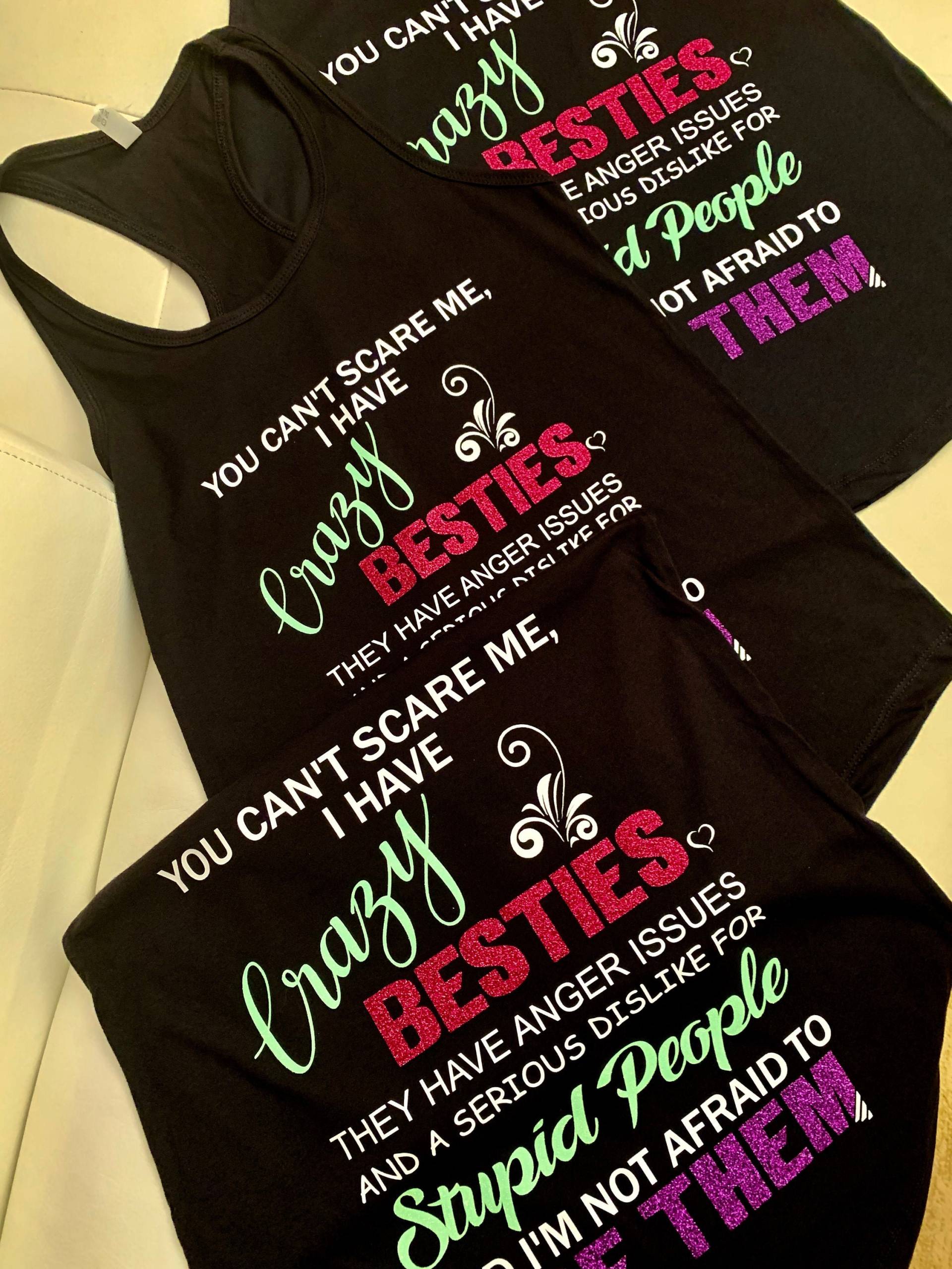 Du Kannst Mich Nicht Erschrecken - Ich Habe Verrückte Besties, Du Tank Top, Lustige Frauen Tops von ImmoodieCustomTees
