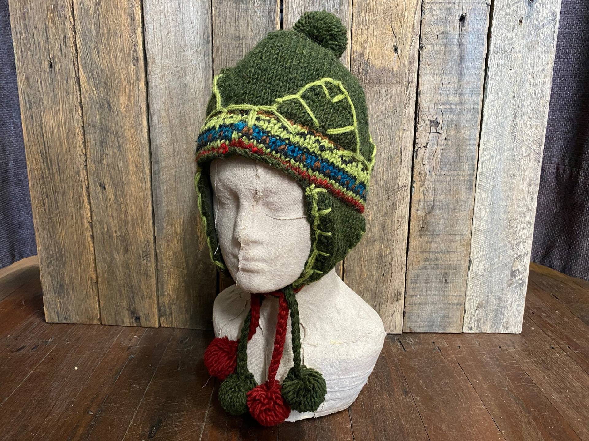 Preloved Nepalese Handmade Beanie Grüne Wolle Mit Pom Poms Unisex - Ooak von ImmortalKraft2