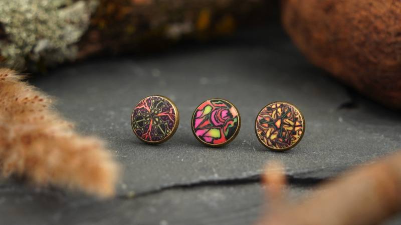 Fluoreszierende Ohrstecker Set Handmade Cabochon Ohrringe Uv Aktiv Geschenk Hippie Schmuck Boho Ohrschmuck Leuchtend von ImoriTears