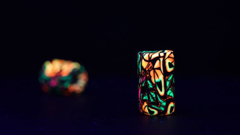 Set Aus 2 Dreadlockperlen Uv Aktiv Leuchtender Dreadschmuck Rastaperlen Schmuck Dreadlockschmuck Perlen Hippie Boho von ImoriTears