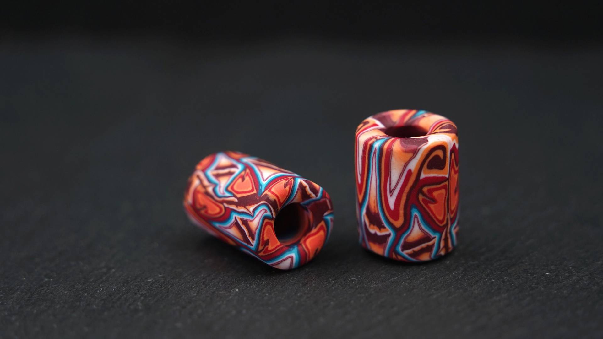 Set Aus 2 Dreadperlen Lockenperlen Dreadschmuck Hippie Geschenk Boho Dreadlock Perlen Handgemacht Fimo Clay Schwarz Dunkel Orange Set Aus 2 Dreadperlen Lockenperlen Dreadschmuck Hippie Geschenk Boho Dreadlock Perlen Handgemacht Fimo Clay Schwarz Dunkel Orange von ImoriTears