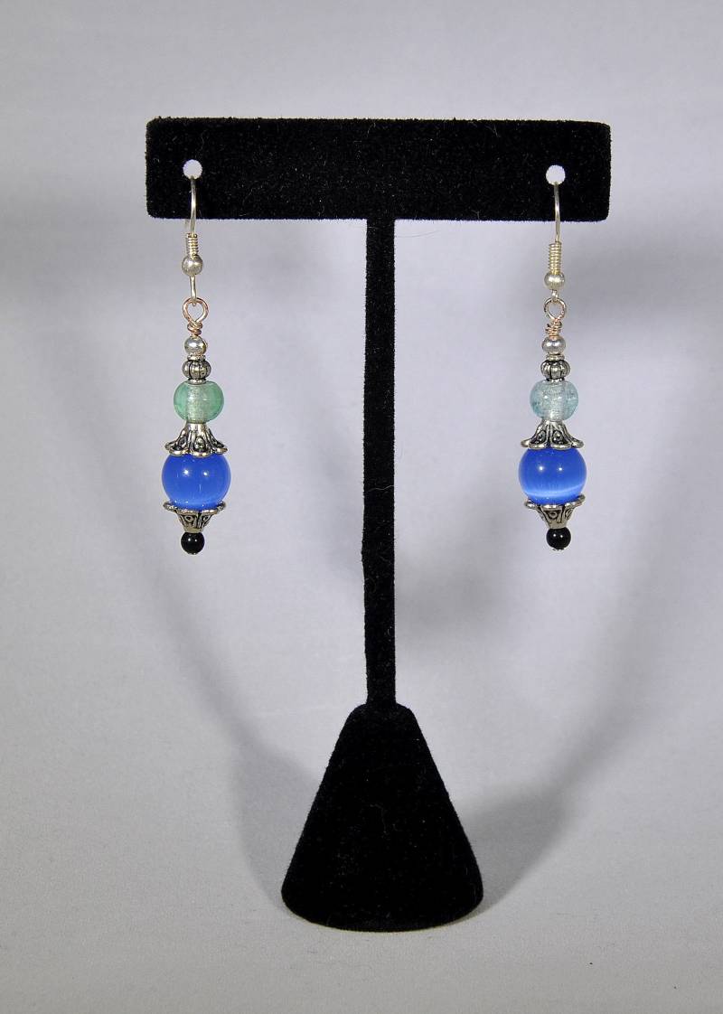 Silber Ohrringe Mit Grünen Und Blauen Perlen Silber Ohrringe Mit Grünen Und Blauen Perlen von ImpOfBeadingEarnest