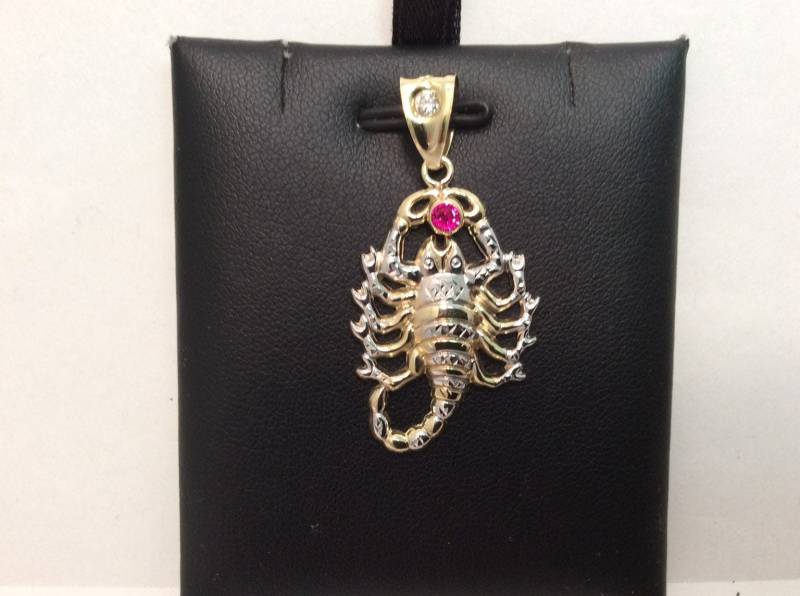 10K Solid Gelb Echt Gold Red Cz Skorpion Anhänger Zwei Ton Sternzeichen 2.4Gr von ImpressedJewelry1