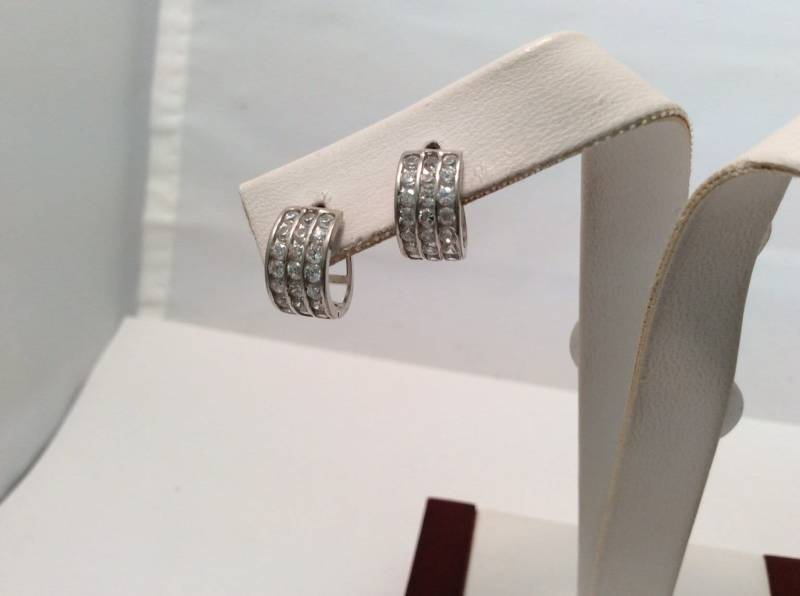 10K Weiß Echt Gold 3 Row Zirkonia Huggie Hoop Mädchen Frau Mann Kinder Cz Ohrringe von ImpressedJewelry1