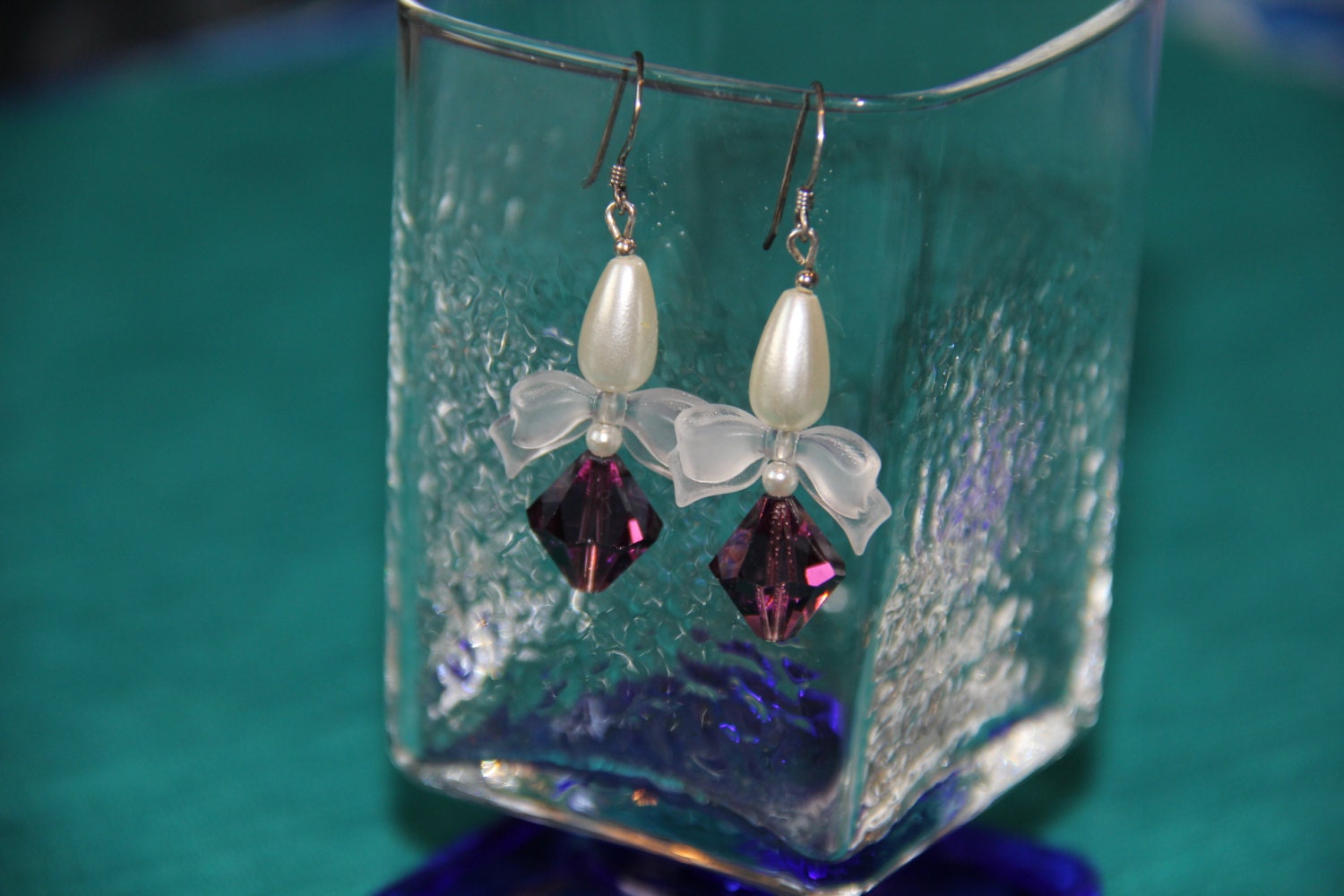 sterling Silber Haken Ohrringe Mit Kristall Und Gefrostete Bogen Dangel Lila von ImpressionsNColor