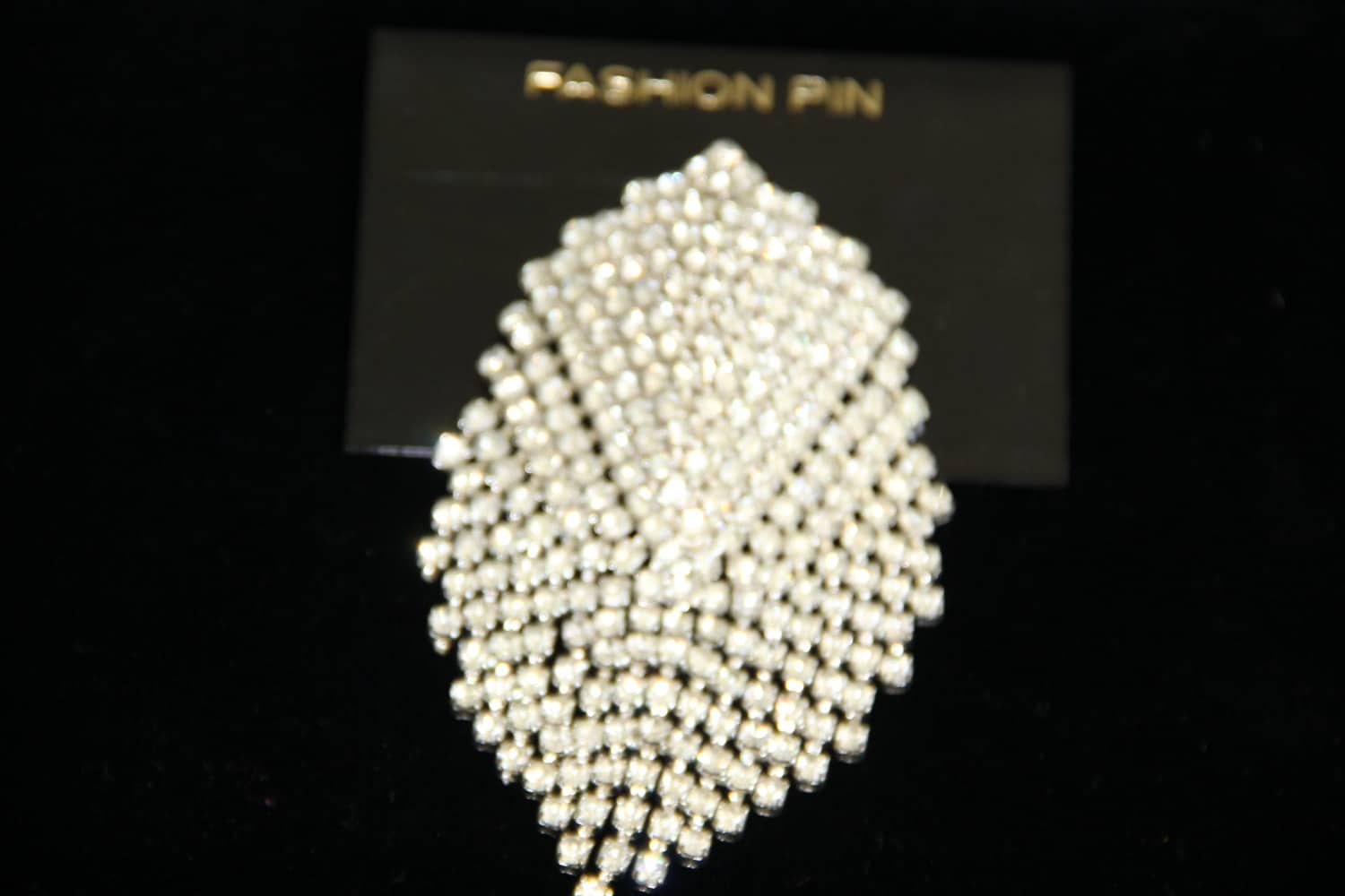 strass Braut Pin Kronleuchter Vintage Neu Aus Den 1980Er Jahren Neu Tolles Geschenk Für Deine Jeansjacke Oder Einen Coolen 80Er Jahre von ImpressionsNColor