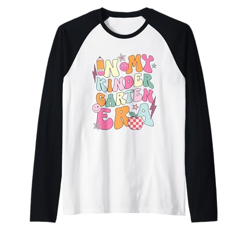 In My Kindergarten Teacher Era Shirt für Kinder, Groovy, Retro Raglan von In My Kindergarten Era Back To School