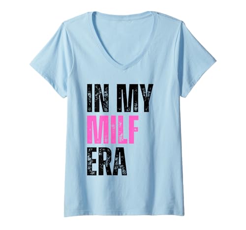 Damen Retro Vintage In My Milf Era Funny Milf Mom Spruch Zitat Mama T-Shirt mit V-Ausschnitt Damen Retro Vintage In My Milf Era Funny Milf Mom Spruch Zitat Mama T-Shirt mit V-Ausschnitt von In My Milf Era Mom Apparel Gifts For Women Men Tee