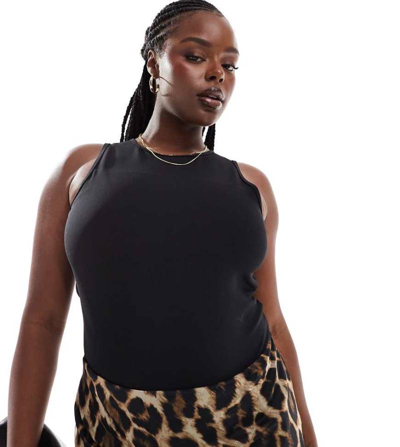 In The Style Plus - Figurformender Body in Schwarz mit Ringerrücken von In The Style Plus