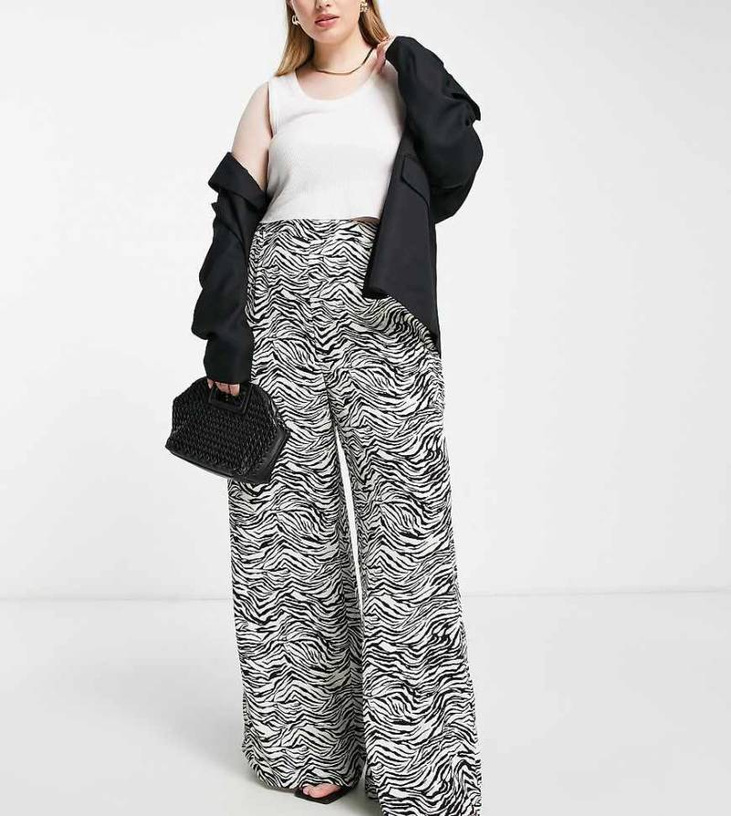 In The Style Plus x Yasmin Devonport - Exklusiv - Hose mit Zebramuster und weitem Bein-Bunt von In The Style Plus