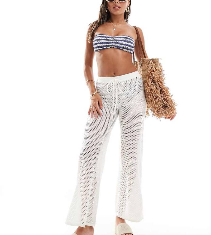 In The Style - Exklusive, gehäkelte Strandhose in Weiß mit weitem Schnitt-Neutral von In The Style