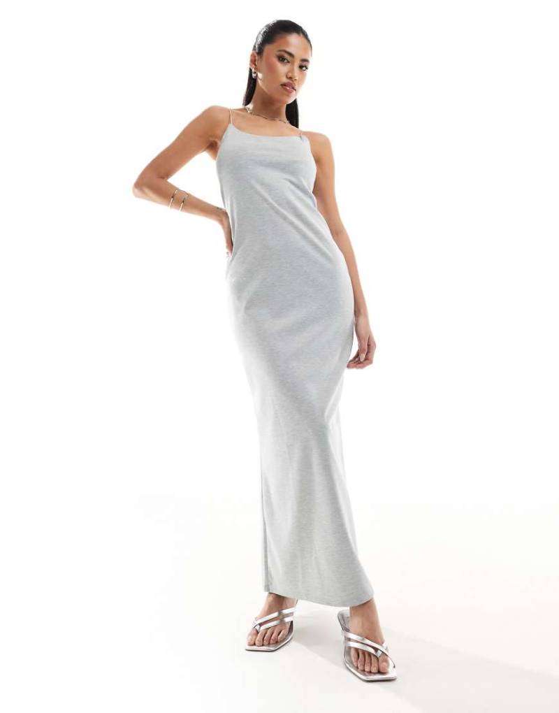 In The Style - Maxi-Trägerkleid in Grau von In The Style