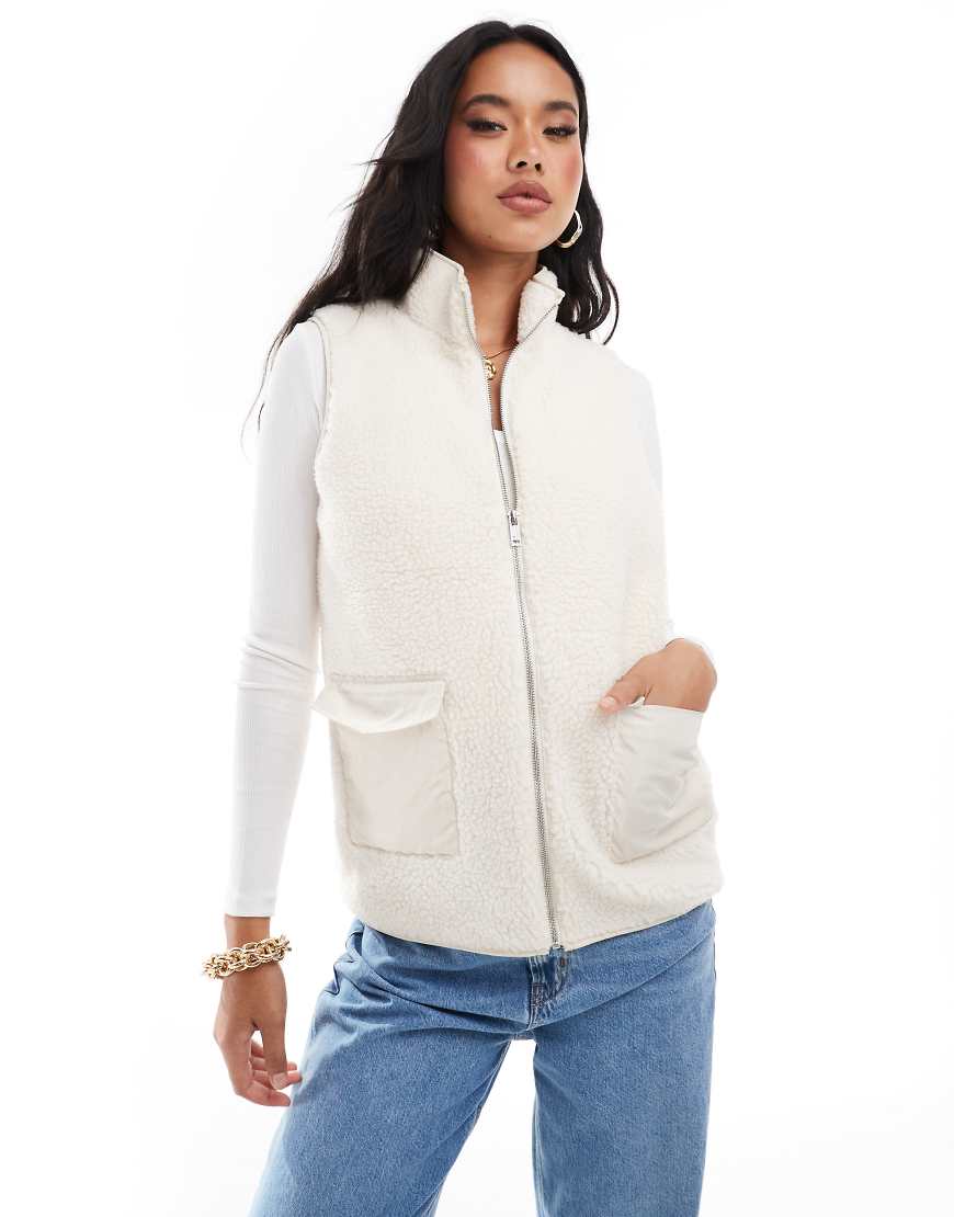In The Style - Teddy-Weste in Creme-Weiß von In The Style