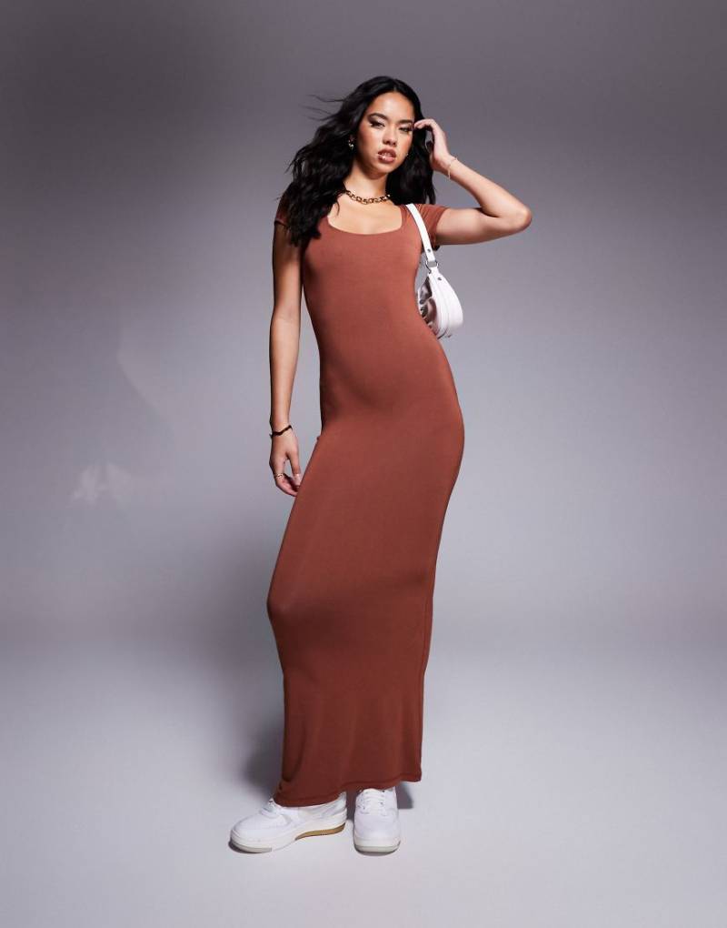 In The Style - fITS - Geschmeidiges, formendes Maxikleid in Rostrot mit eckigem Ausschnitt und kurzen Ärmeln-Orange von In The Style