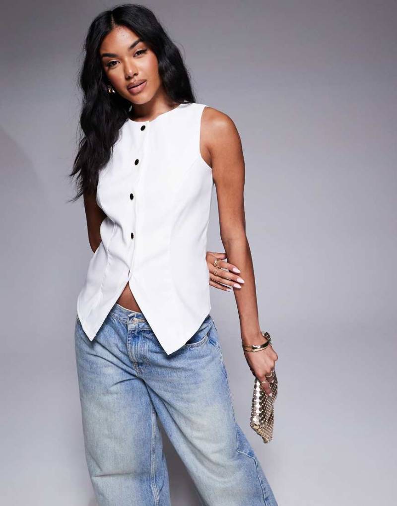 In The Style x Natalya Wright - Exklusives, elegantes Westen-Oberteil in Cremeweiß von In The Style