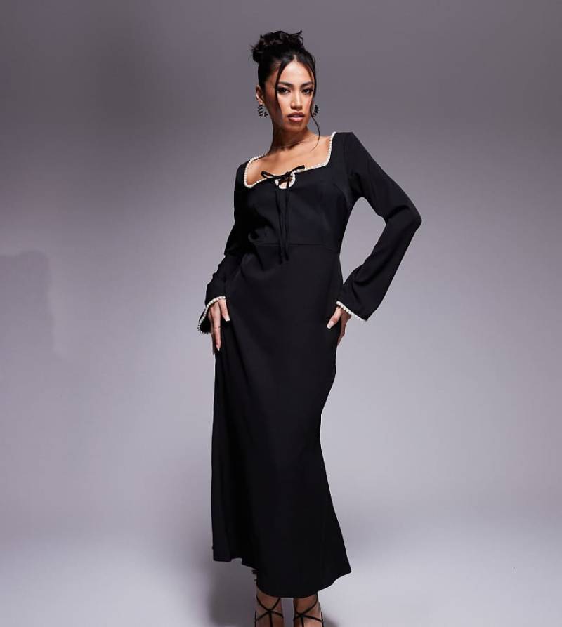 In The Style x Perrie Sian Exklusiv - Midaxi-Kleid in Schwarz mit Zierperlenbesatz von In The Style