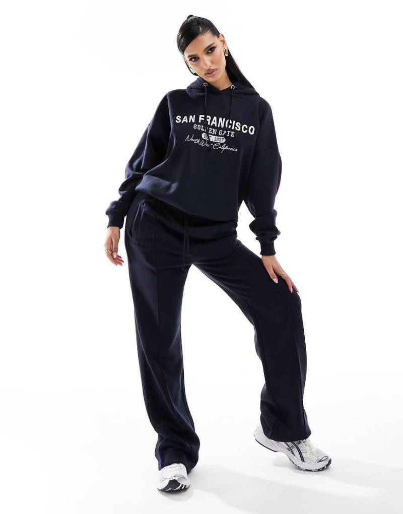 In The Style x Perrie Sian - Jogginghose in Marineblau mit weitem Bein, Kombiteil von In The Style