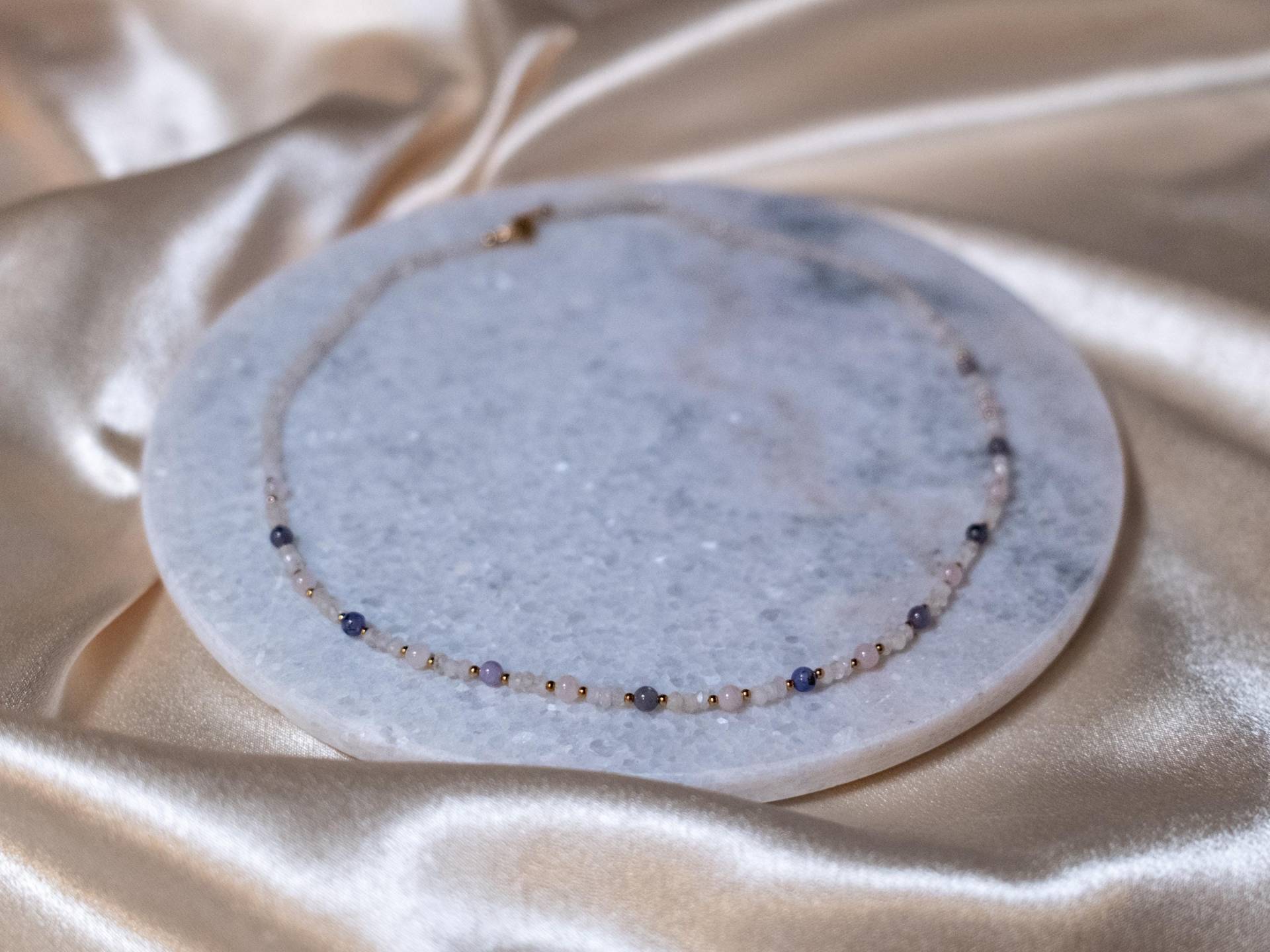 Perlenkette Tansanit, Rosenquarz & Mondstein | Edelstahl von InAllenFacetten