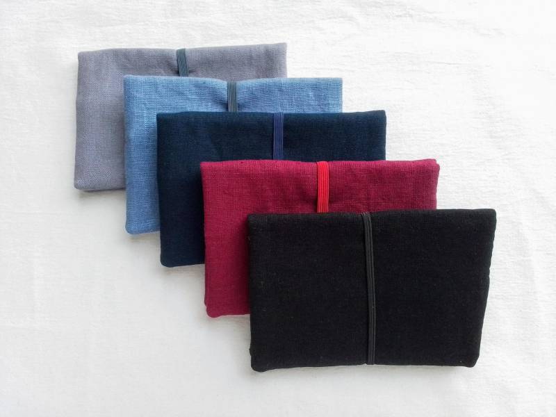 Tabakbeutel Aus Leinenstoff, Erhältlich in Schwarz, Bordeaux, Blau, Hellblau Und Grau von InCorpo