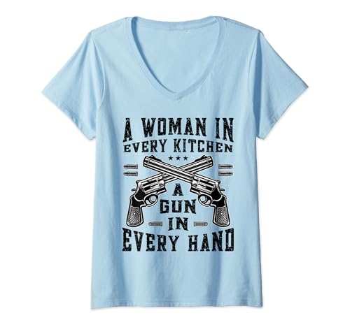 Damen Eine Frau in jeder Küche eine Waffe in jeder Hand Lustige T-Shirt mit V-Ausschnitt von InGENIUS Funny Gun Enthusiast Shirts & Geschenke