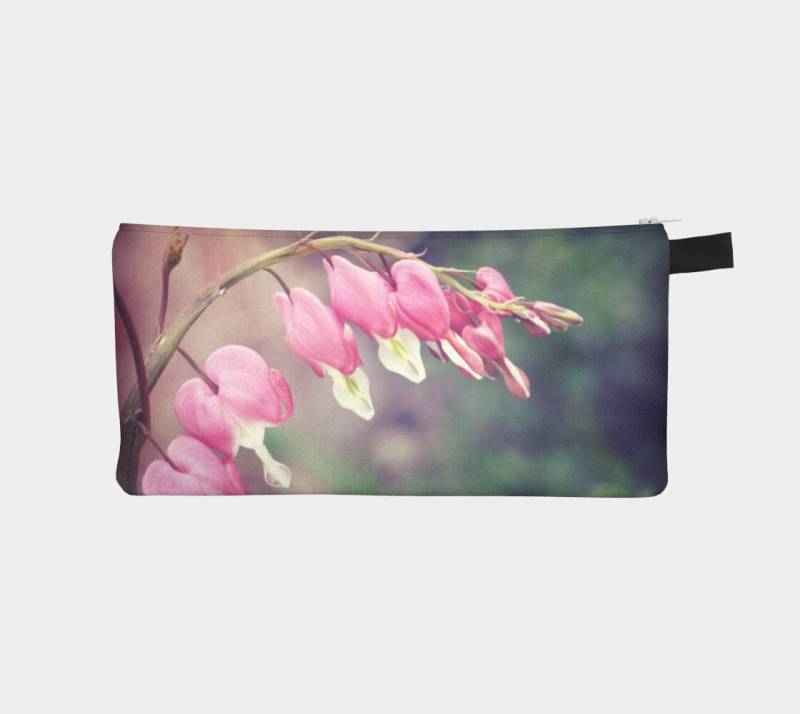 Blutende Herzen Blume Bleistift Fall, Floral Make-Up-Tasche, Kleine Reißverschluss-Beutel, Rosa Kosmetiktasche, Herz Geformte Beuteltasche von InLightImagery