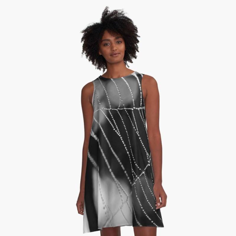 Gothic A-Linie Kleid, Kleidung, Schwarzes Cob Web Mini Flare Spider Skater Minimale Mini-Kleid von InLightImagery