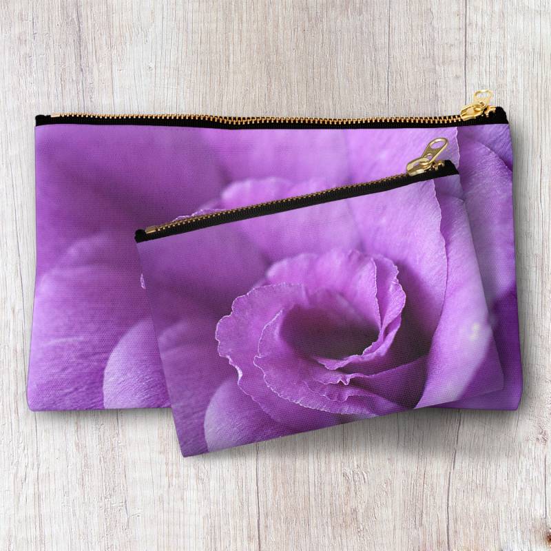 Lila Blume Reißverschluss Beutel, Make-Up Abendtasche, Zubehör Clutch, Kosmetiktasche Floral Personalisierte Brautjungfer Beste Freundin Geschenk von InLightImagery