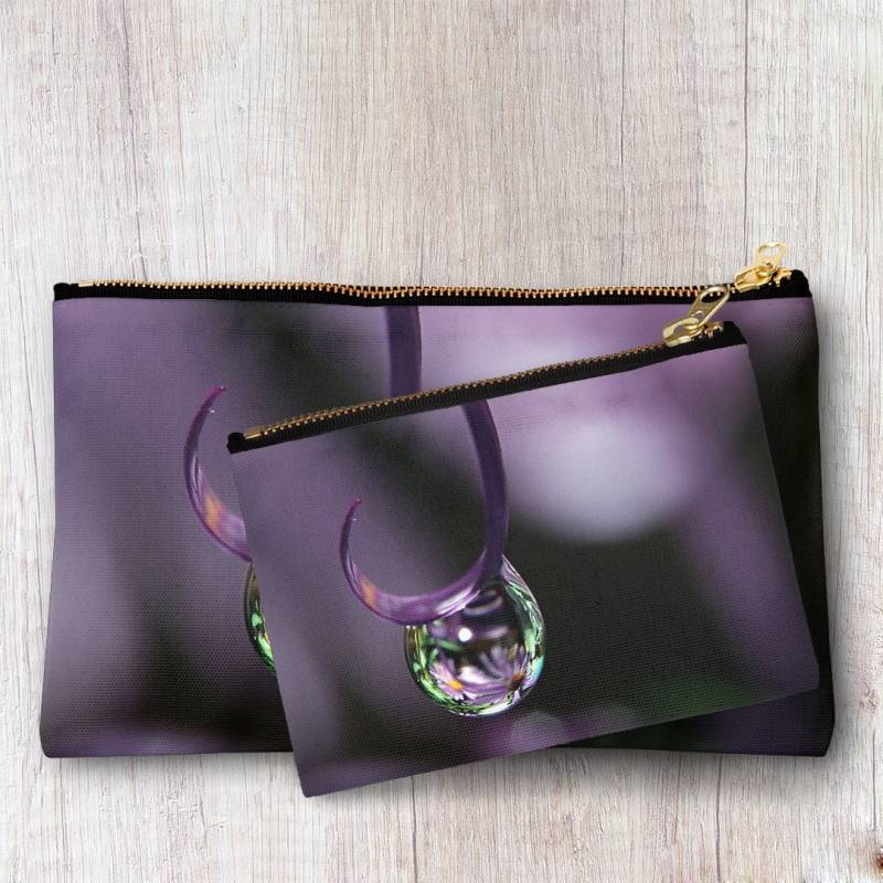 Lila Reißverschluss-Beutel, Lila Make-Up-Etui, Abendtasche, Zubehör Kupplung, Kosmetiktasche, Kleine Runde Top Tablet Tasche, Dew Drop Fototasche von InLightImagery