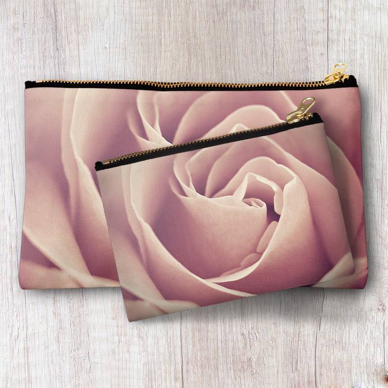 Rosa Rose Blume Reißverschluss Beutel Makeup Tasche Abend Zubehör Kupplung Floral Kosmetiktasche Personalisierte Brautjungfer Beste Freundin Geschenk von InLightImagery