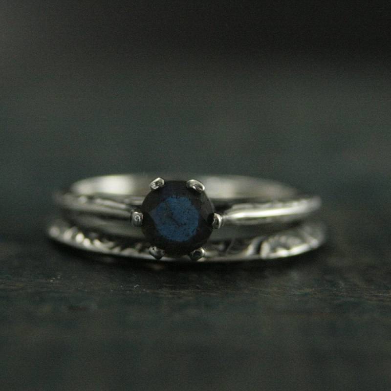 Braut-Set Labradorit-Verlobungsring-Set Sterlingsilber-Verlobungsring Und Band-Messerkante-Bandset von InMyLifebyBlazerArts