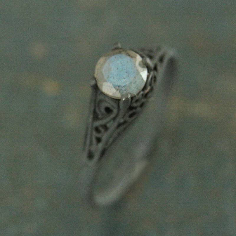 Labradorit Ring Filigran Schwarz Oxidiert Silber Schwarz Regenbogen Stein Facettiert Grün Blau Blitz Wicked Queen von InMyLifebyBlazerArts