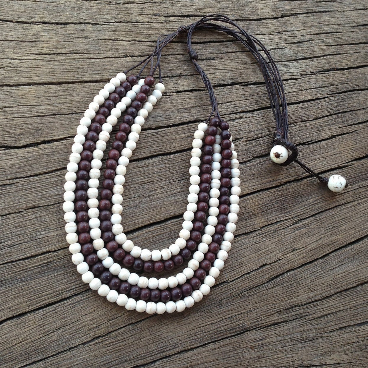 Mehrstrangige Howlith Halskette Boho Edelsteinkette, Verstellbar von InSantorini