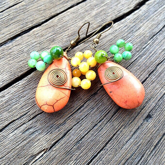 Orange Howlith Ohrringe, Edelstein Grobstrick Boho Handgemachter Modeschmuck, Ohrringe Geschenk Für Sie von InSantorini