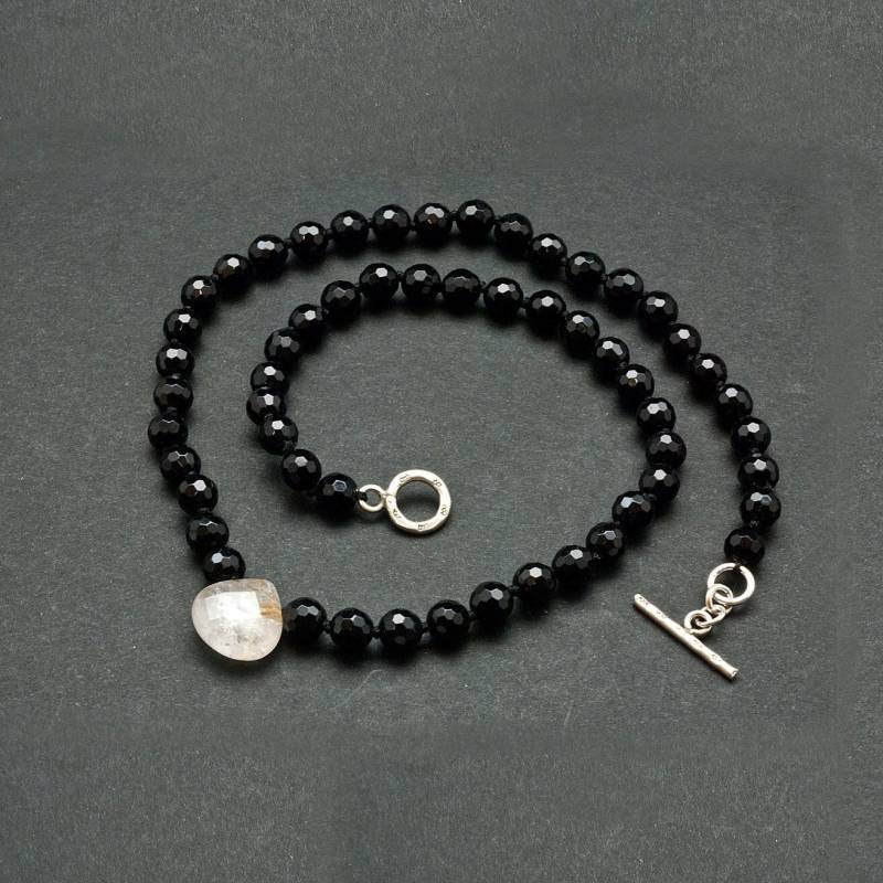 Schwarzer Onyx Und Gold Rutilquarz Halskette, Elegante Moderne Schwarze Halskette Für Sie, Schmuck von InSantorini