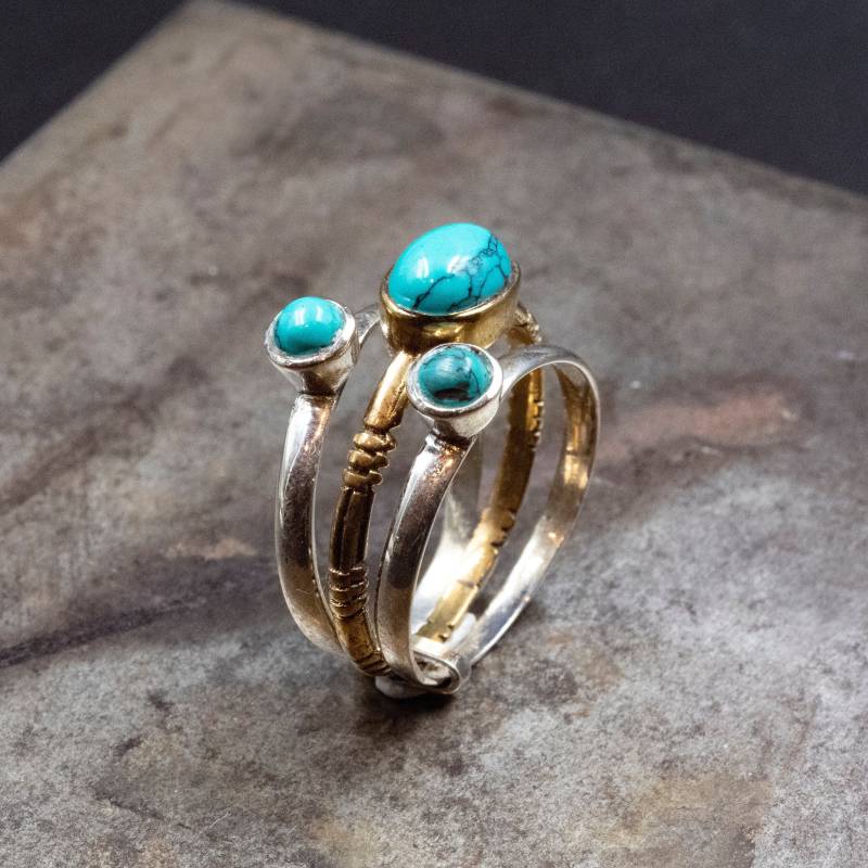 Türkis Blau Howlith Und Gemischte Metall Stapelringe, Sterling Silber Gold Messing Ring, Handgemachte Boho Trending Schmuck von InSantorini