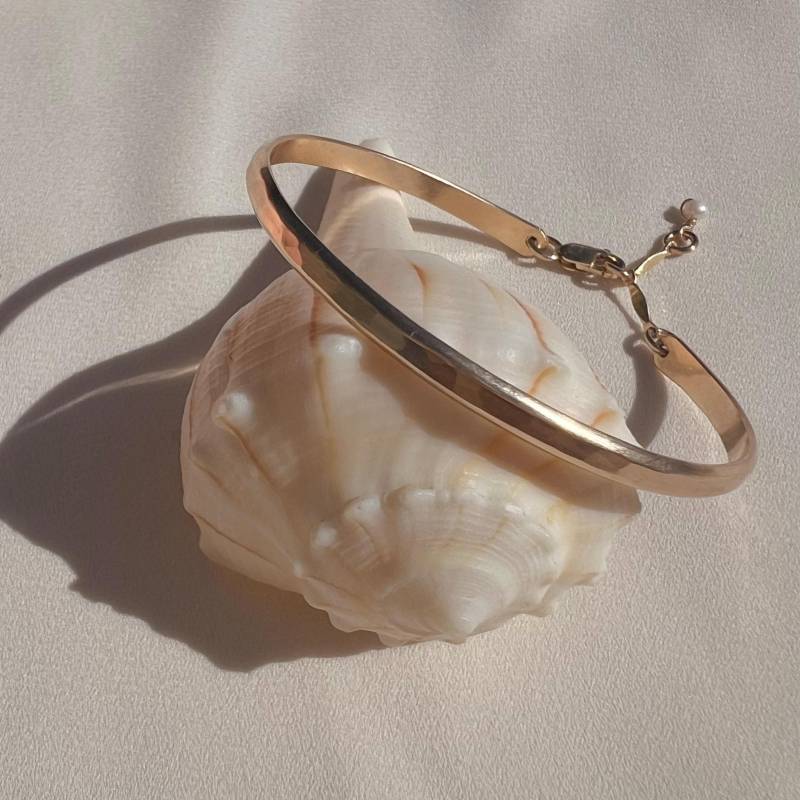 14K Gold Fill Armreif Handgefertigt, Süßwasserperlenverschluss von InSituJewelry