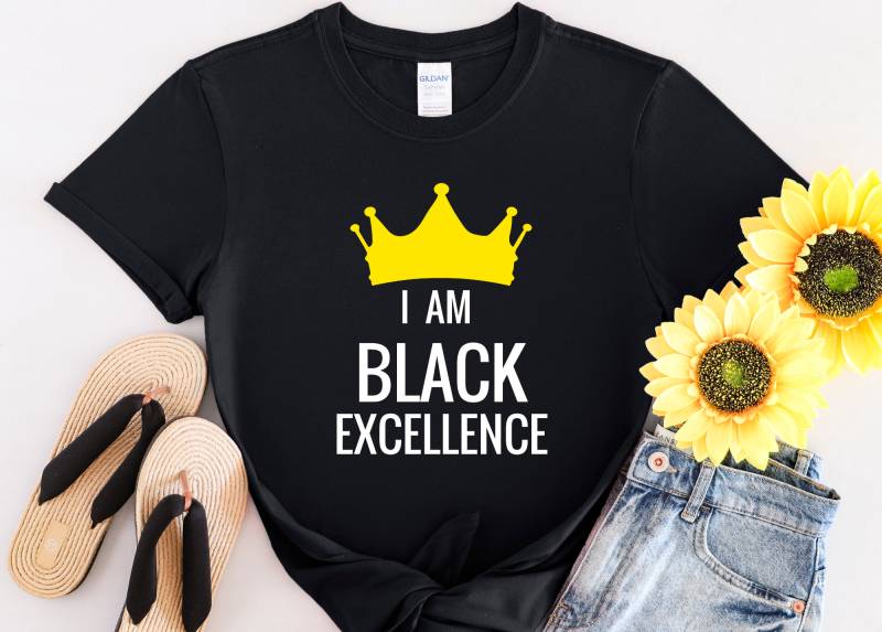 Juneteenth Shirt Ich Bin Schwarz Exzellenz Black Lives Matter Kurzarm Unisex T-Shirt Juneteenth Shirt Ich Bin Schwarz Exzellenz Black Lives Matter Kurzarm Unisex T-Shirt von InSpiritProducts