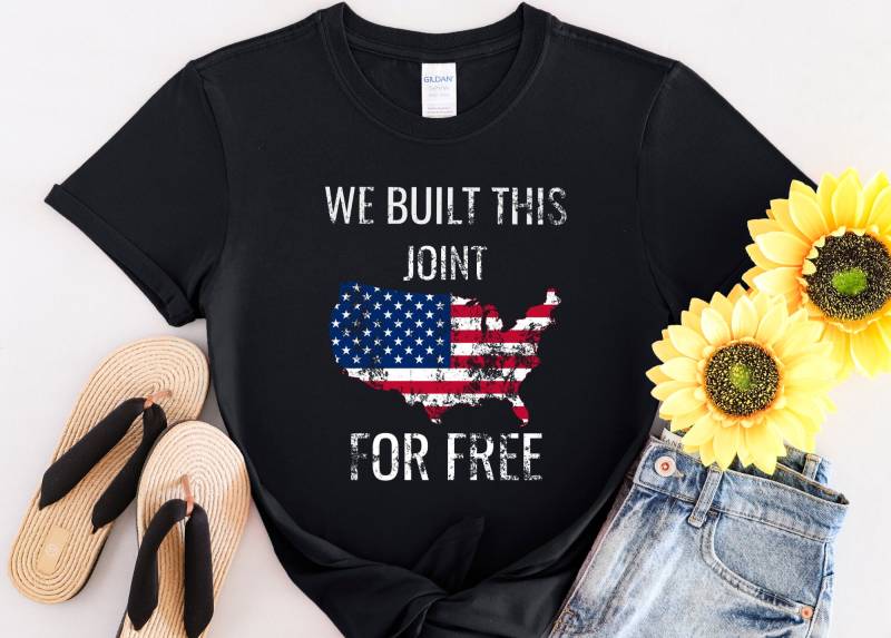 Juneteenth Shirt Wir Bauten Dieses Gelenk Für Free Black Geschichte Kurzarm Unisex T-Shirt Juneteenth Shirt Wir Bauten Dieses Gelenk Für Free Black Geschichte Kurzarm Unisex T-Shirt von InSpiritProducts