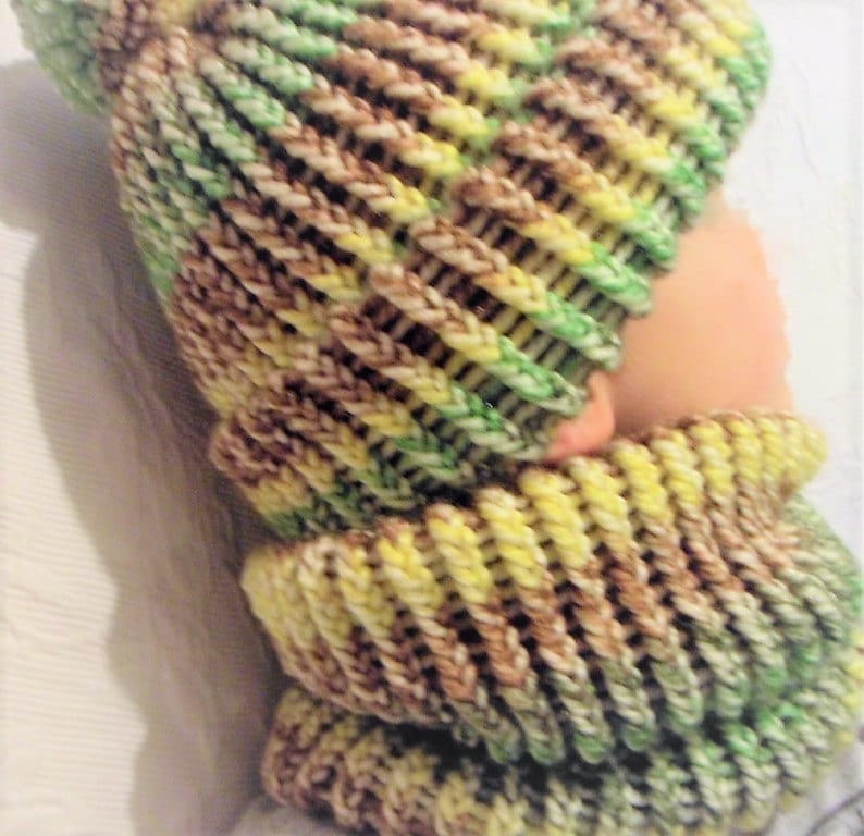 Schal Und Hut Kind Handgestrickt Braun, Grün, Gelb von InTheHeartOfWinter