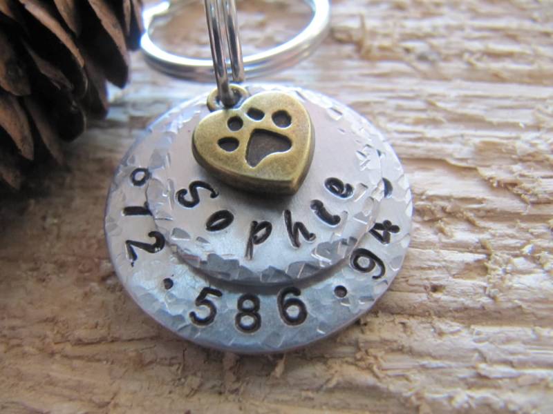 Hund Tag/Personalisierte Tags Katze Namensschild Haustier Id Benutzerdefinierte Hand Gestempelt Dackel von InTheQuiet
