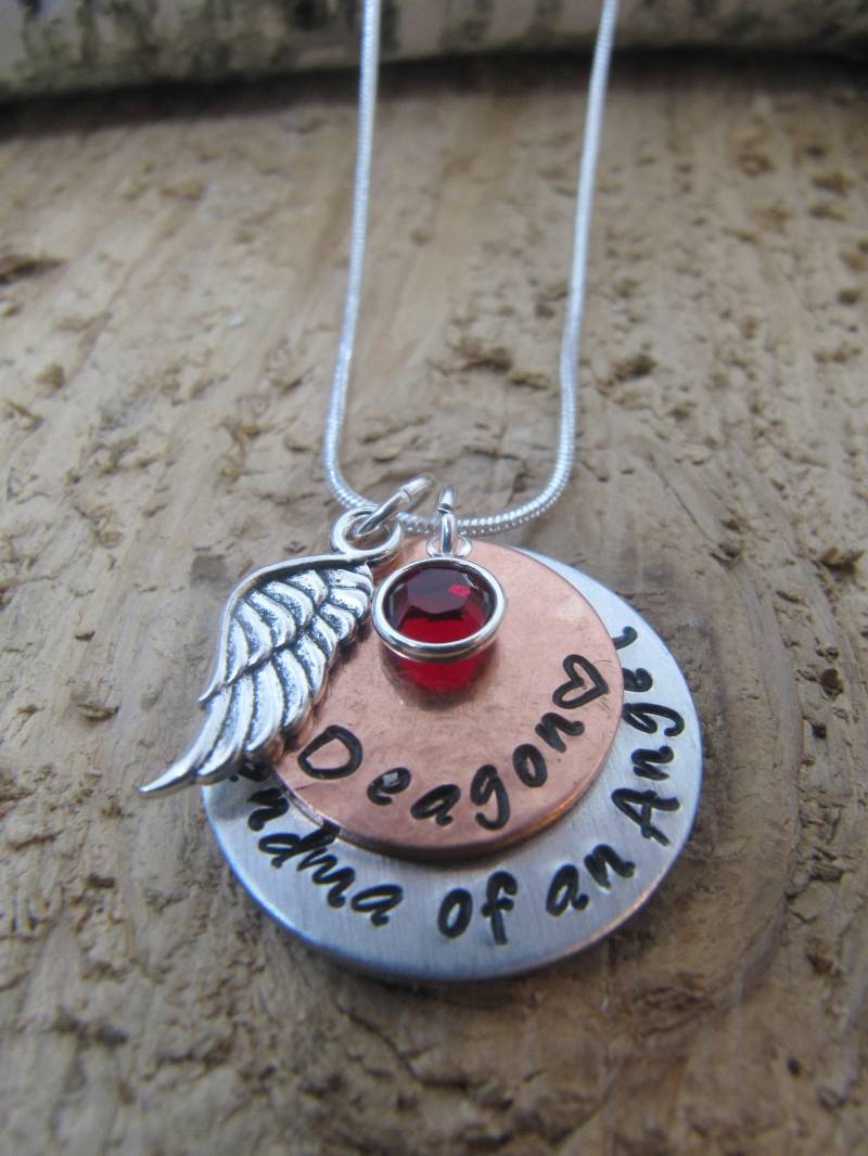Oma Eines Engels //Miscarrriage Schmuck/Toborn Geschenk /Baby Verlust Handgestempelt Personalisierte Halskette Sypathy Des Kindes Oma Eines Engels //Miscarrriage Schmuck/Toborn Geschenk /Baby Verlust Handgestempelt Personalisierte Halskette Sypathy Des Kindes von InTheQuiet