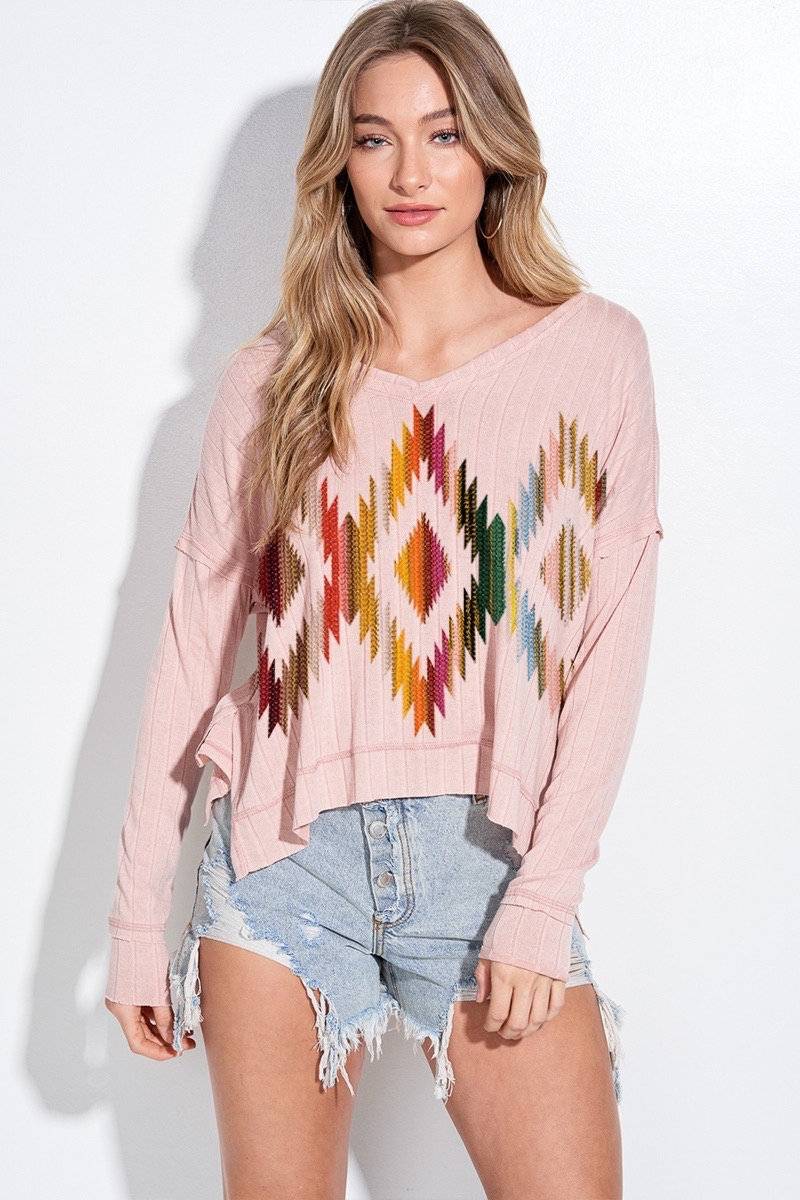 Langarm-Top Mit Seitlichem Schlitz Und Azteken-Print von InThee