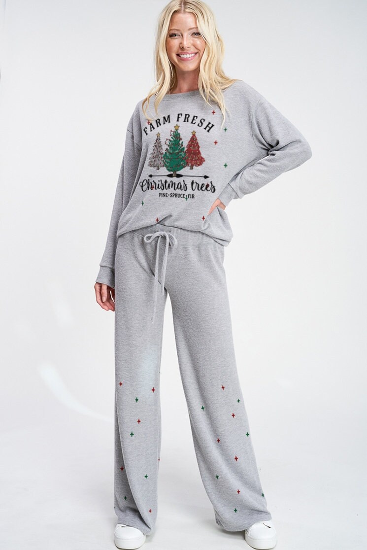 Weiches Lounge Wear Set Mit Weihnachtsbaum-Print von InThee